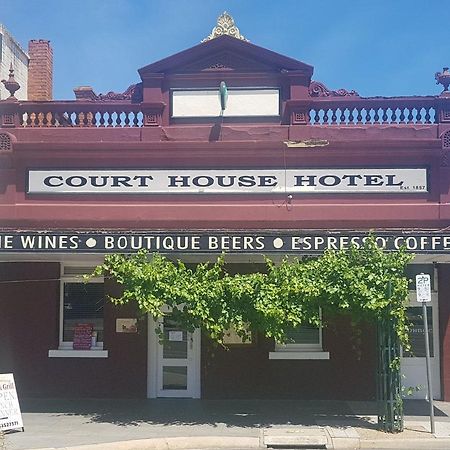 Courthouse Hotel Арарат Экстерьер фото
