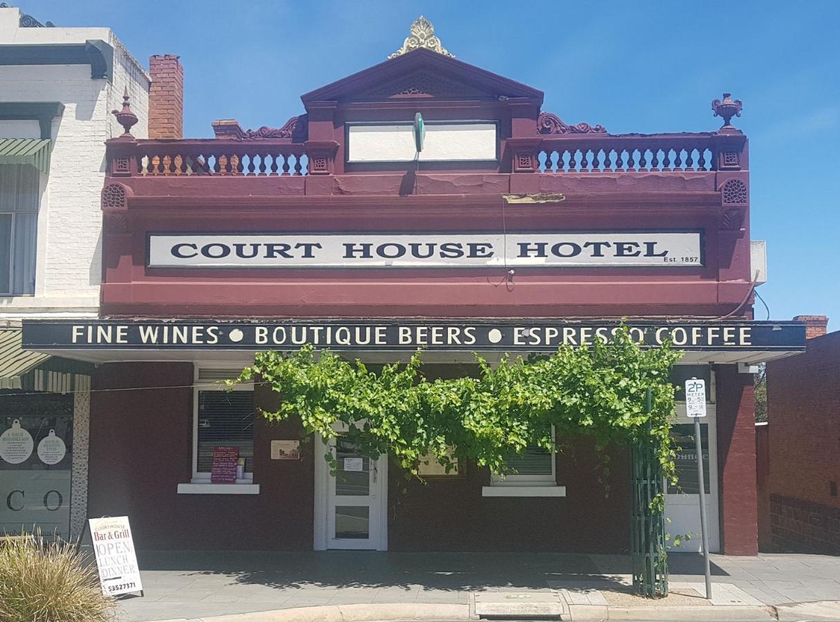 Courthouse Hotel Арарат Экстерьер фото