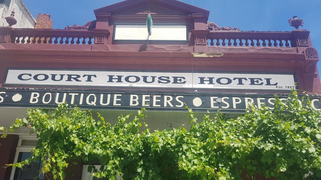 Courthouse Hotel Арарат Экстерьер фото